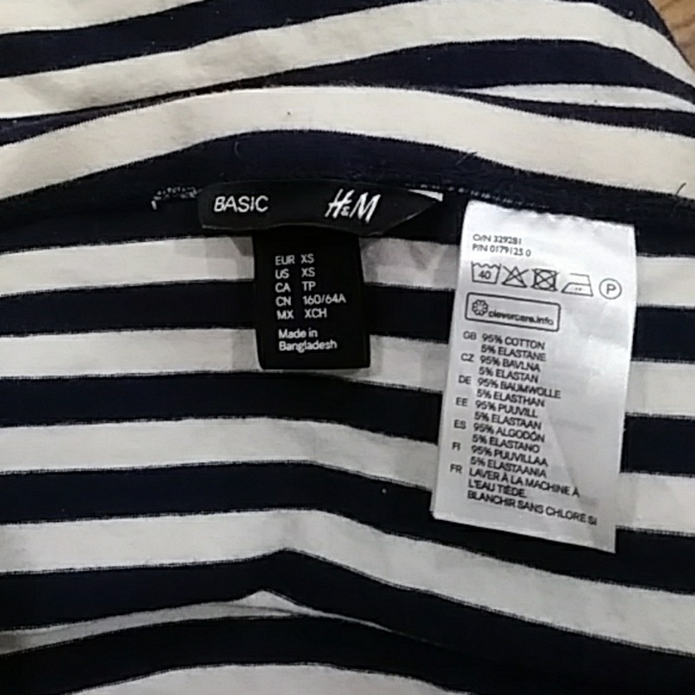 H&M mini skirt - Picture 2 of 2